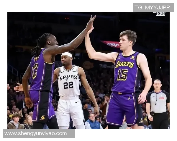 季后赛激战湖人对决马刺精彩直播全程回顾与分析