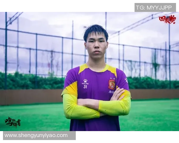 广州足球队战术之争引发热议球迷与专家各执己见探讨未来发展方向