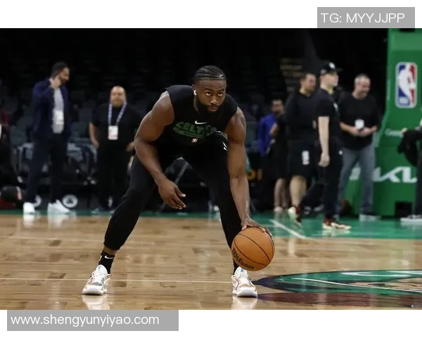 杰伦布朗:从新星到领袖的成长之路与篮球哲学探讨